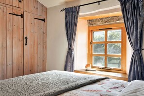 2 室のベッドルーム、WiFi (無料)、ベッドシーツ