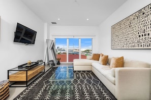 Smart TV - Perfect Oceanfront Condo in Downton Aruba (Oranjestad)