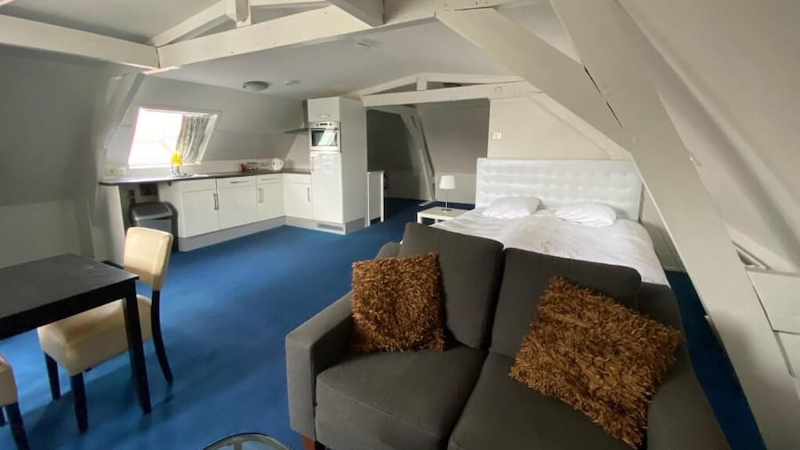 Hotel La Noire - Delft City Centre