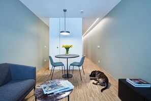 Apartment, 1 Bedroom, Accessible | Living room