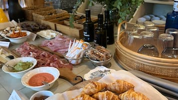 Desayuno buffet diario (EUR 15 por persona)