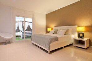 5 habitaciones, tabla de planchar con plancha, wifi y ropa de cama 