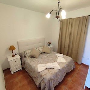 1 bedroom, iron/ironing board, travel cot, WiFi