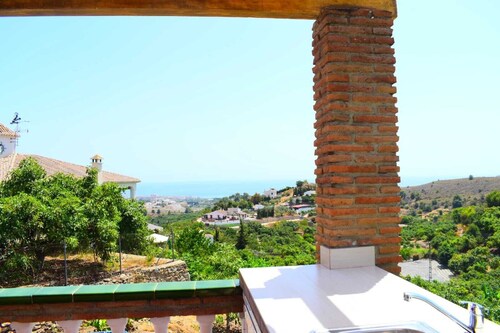 Charming country house in quaint Frigiliana with WiFi, AC