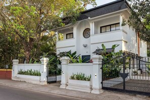 House - Lux 3BR Villa in Siolim 4km to Beach Wadi House (Siolim)