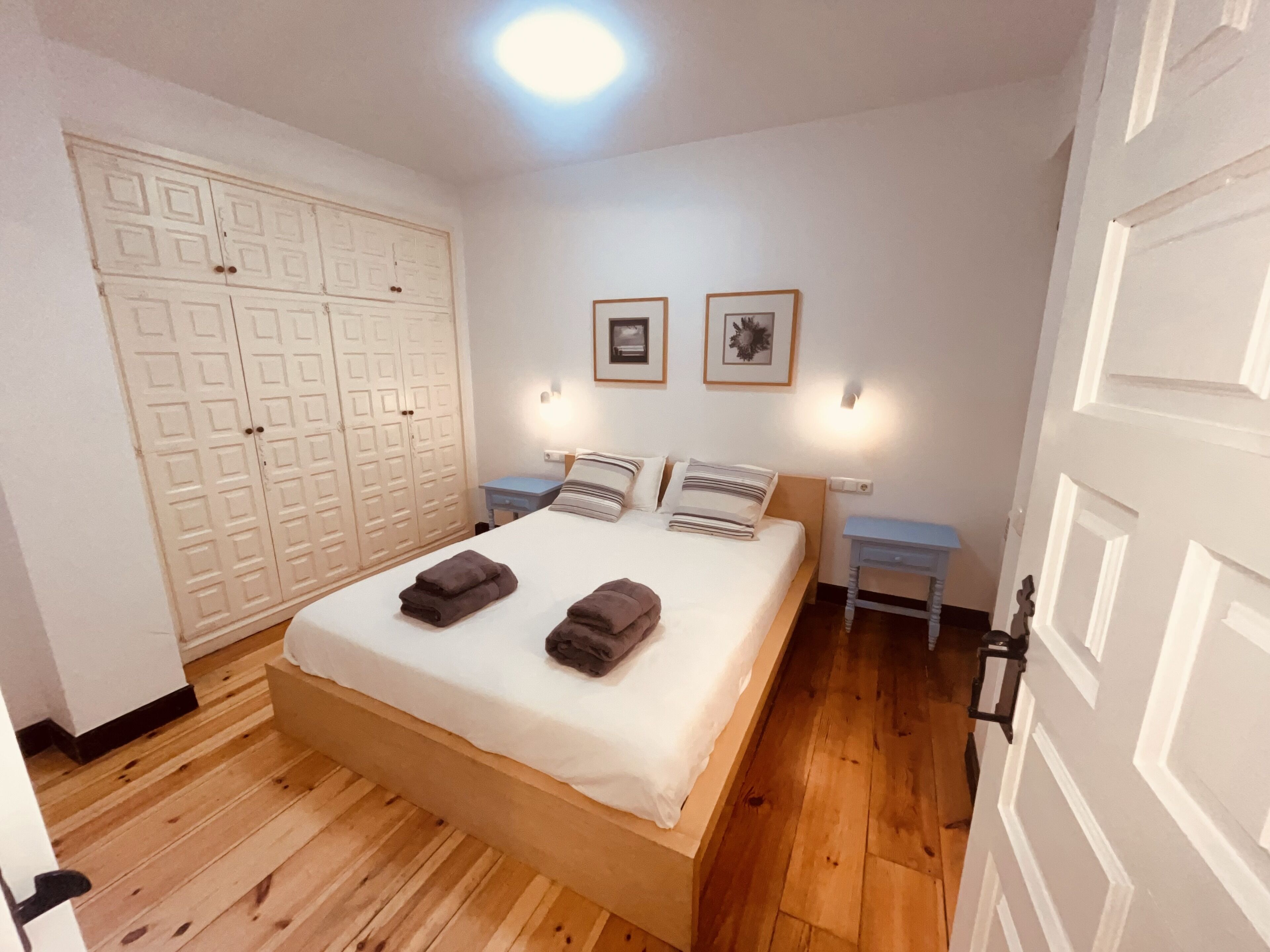 2 dormitoris, planxa i posts de planxar, wifi i roba de llit 