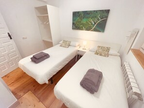 2 chambres, fer et planche à repasser, Wi-Fi, draps fournis