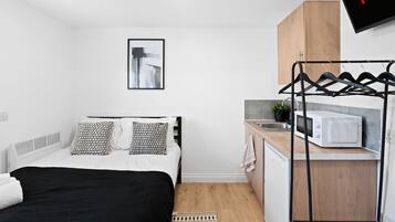 1 bedroom, iron/ironing board, free WiFi, bed sheets