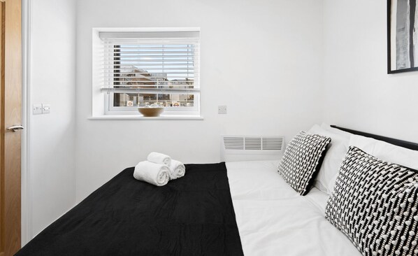 1 habitación, tabla de planchar con plancha, wifi gratis y ropa de cama