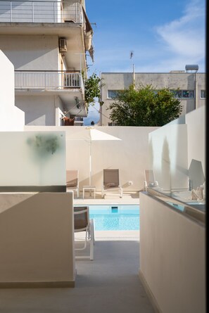 Suite with Private Steam Room and Direct Pool Access | Utsikt från rummet