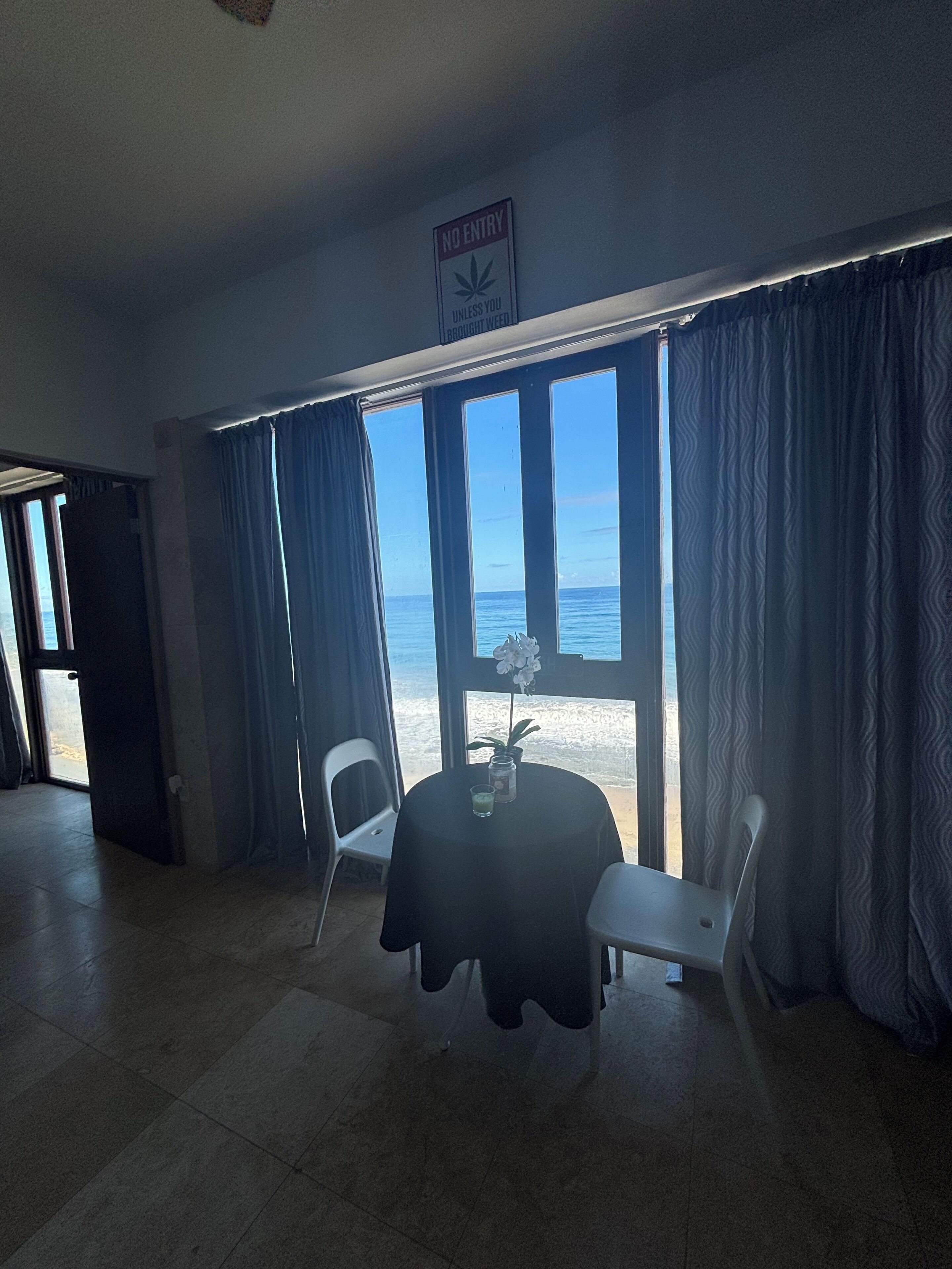 스튜디오 스위트 (CruzOG @ BednBongExp) | 거실 공간 | 스마트 TV, 넷플릭스, 훌루, 스트리밍 서비스