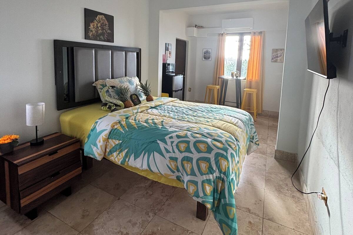 Pineapple Express | Laptop workspace, blackout curtains, iron/ironing board (on request)