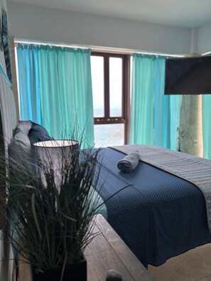 BlueDream@BednBongExp | Individually decorated, laptop workspace, blackout drapes - BednBong Experience Stay (Arecibo)