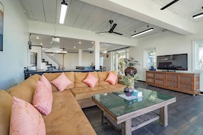 Villa, 5 Bedrooms, Smoking, Private Pool | Living room