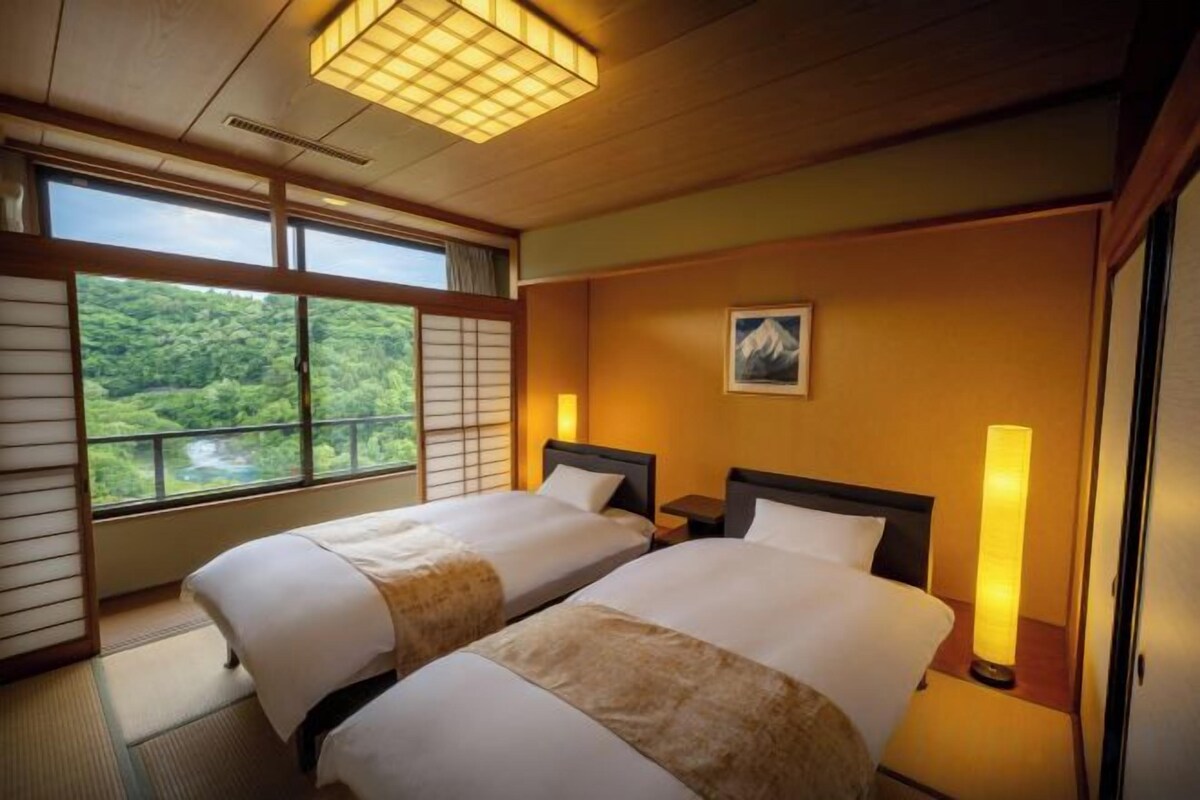 Japanese-Style Room 10~12 Tatami 
