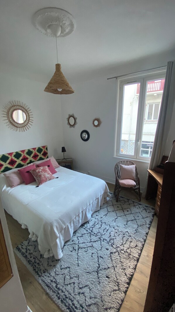 2 habitaciones, tabla de planchar con plancha y wifi gratis 