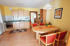 Dining - 2 - room - apartment with garden view (Marienberg)