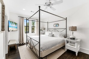 6 slaapkamers, een bureau, een strijkplank/strijkijzer, gratis wifi