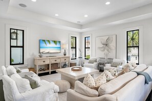 Een smart-tv en een stereo