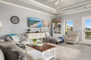 Casa, 2 habitaciones | Zona de estar | Una Smart TV, servicios de streaming