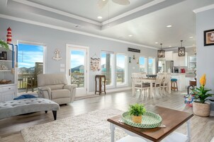 Casa, 2 habitaciones | Zona de estar | Una Smart TV, servicios de streaming