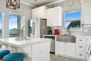 House, 2 Bedrooms | Private kitchen | Fridge, coffee/tea maker