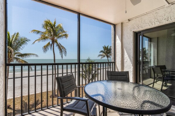 Condo, 2 Bedrooms | Dining