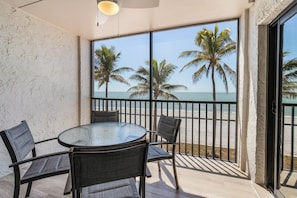Condo, 2 Bedrooms | Dining