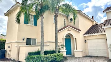 Villa, 5 Bedrooms | Exterior