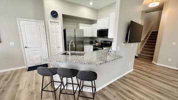 Villa, 5 Bedrooms | Private kitchen | Fridge, oven, coffee/tea maker, toaster