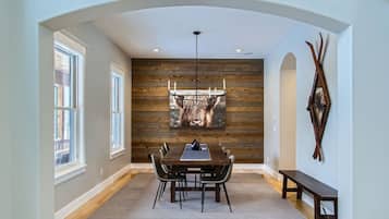 House, 6 Bedrooms | Bahagian dalam