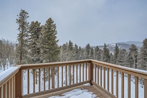 House, 6 Bedrooms | Property grounds - Mountain Majesty 6 Bedroom Home (Black Hawk)