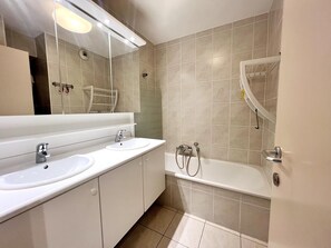 Apartment | Bathroom | Hair dryer - Apartment in Middelkerke Near the Beach (Middelkerke)