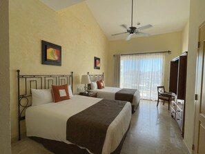 2 bedrooms, in-room safe, iron/ironing board, WiFi - Villa del Arco 2 BR PH w/hot tub &grill, views of beach & Land's End 5/17-24 (Cabo San Lucas)
