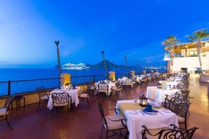 Outdoor dining - Villa del Arco 2 BR PH w/hot tub &grill, views of beach & Land's End 5/17-24 (Cabo San Lucas)