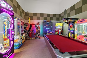 Games room - Phoenix II 2046 by Liquid Life (Orange Beach)