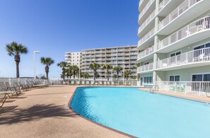 Una piscina cubierta