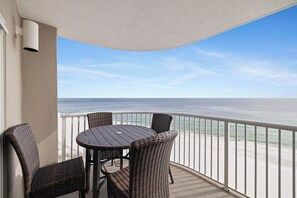 Outdoor dining - Tradewinds 1101 by Liquid Life (Orange Beach)