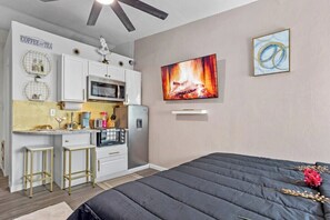 1 chambre, fer et planche à repasser, Wi-Fi gratuit, draps fournis