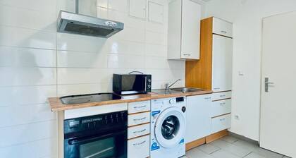 Cozy 2BR Apt Sleeps 6 Direct City Access