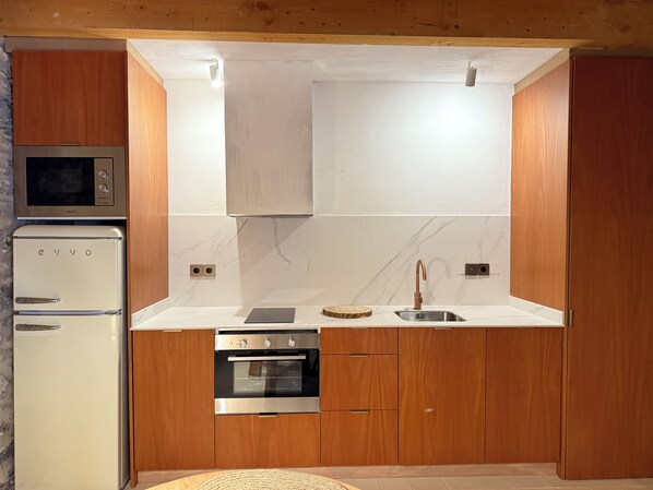 Frigorifero, microonde, forno, lavastoviglie