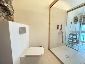 Shower, towels - Agi Porthos 800 Apartamento for rent in Roses Girona. (Roses)