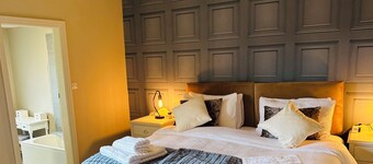 Moon House 2 bed 2 Bathroom (sleeps 4). Crewe Town Centre House. With Sky TV