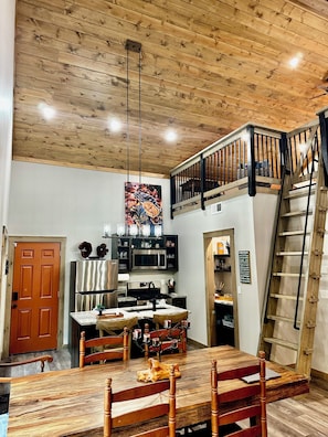 Dining - Secluded cabin next to creek with hot tub + fire pit. Walking distance to river. (Parthenon)