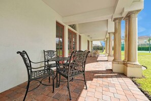 Outdoor dining - Spacious 5BR Gated Resort Villa w/ Private Pool & Spa – Near Disney! (Davenport)