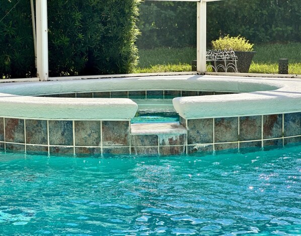 A heated pool - Spacious 5BR Gated Resort Villa w/ Private Pool & Spa – Near Disney! (Davenport)