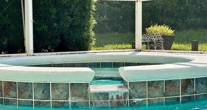 Spacious 5BR Gated Resort Villa w/ Private Pool & Spa – Near Disney!