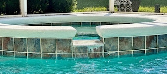 Spacious 5BR Gated Resort Villa w/ Private Pool & Spa – Near Disney!