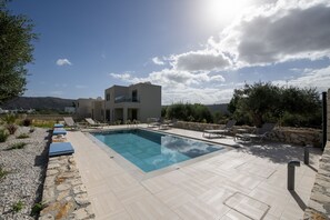 Villa | 6 bedrooms, desk