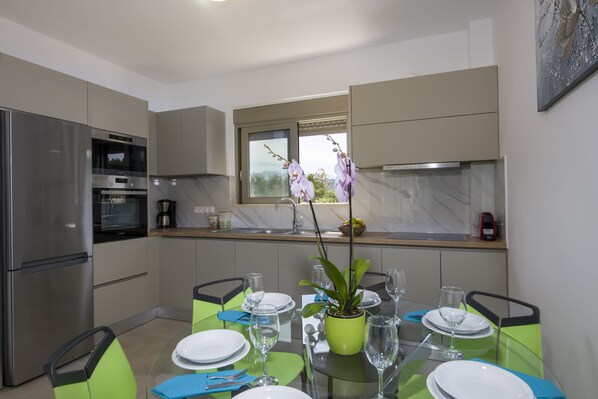 Villa | 6 bedrooms, desk